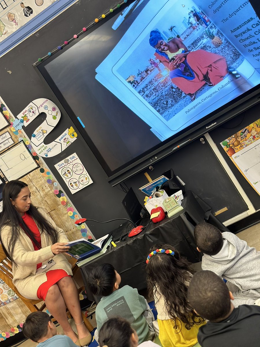DGreen159's tweet photo. As part of our celebration to Hispanic Heritage Month, we thank Camila’s mom, Ms. Thomas for coming in and sharing information and treats from their Colombian culture!🇨🇴 @PS159_Q @mgoldstein1220 https://t.co/NtZSG0SPwA