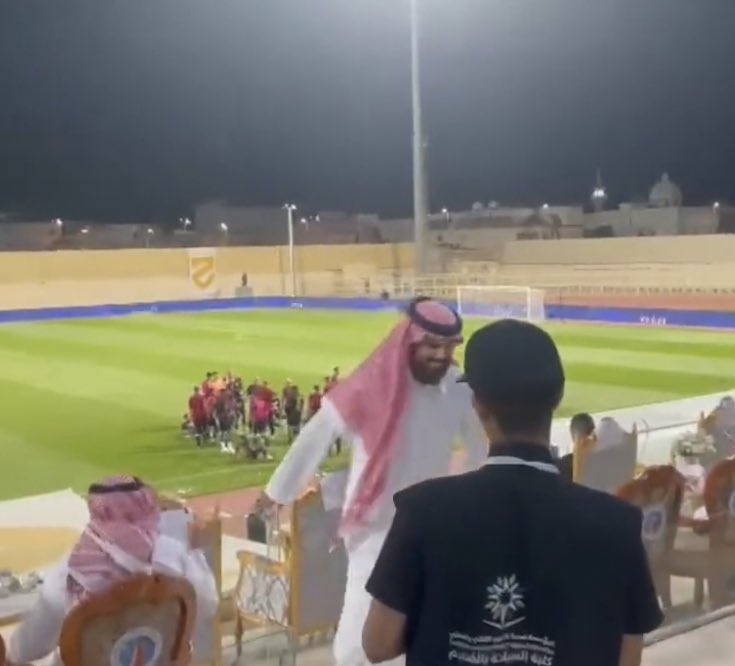 JstMsh's tweet photo. قبل البلنتيات وفي اصعب وقت؟
اول واحد حط رجله وشرد من الملعب

وقت الفوز وابداع المعيوف؟
اول واحد قرر ينسب الفوز له ويترزز بالصور

جبان بكل جدارة https://t.co/VxGoykpMii