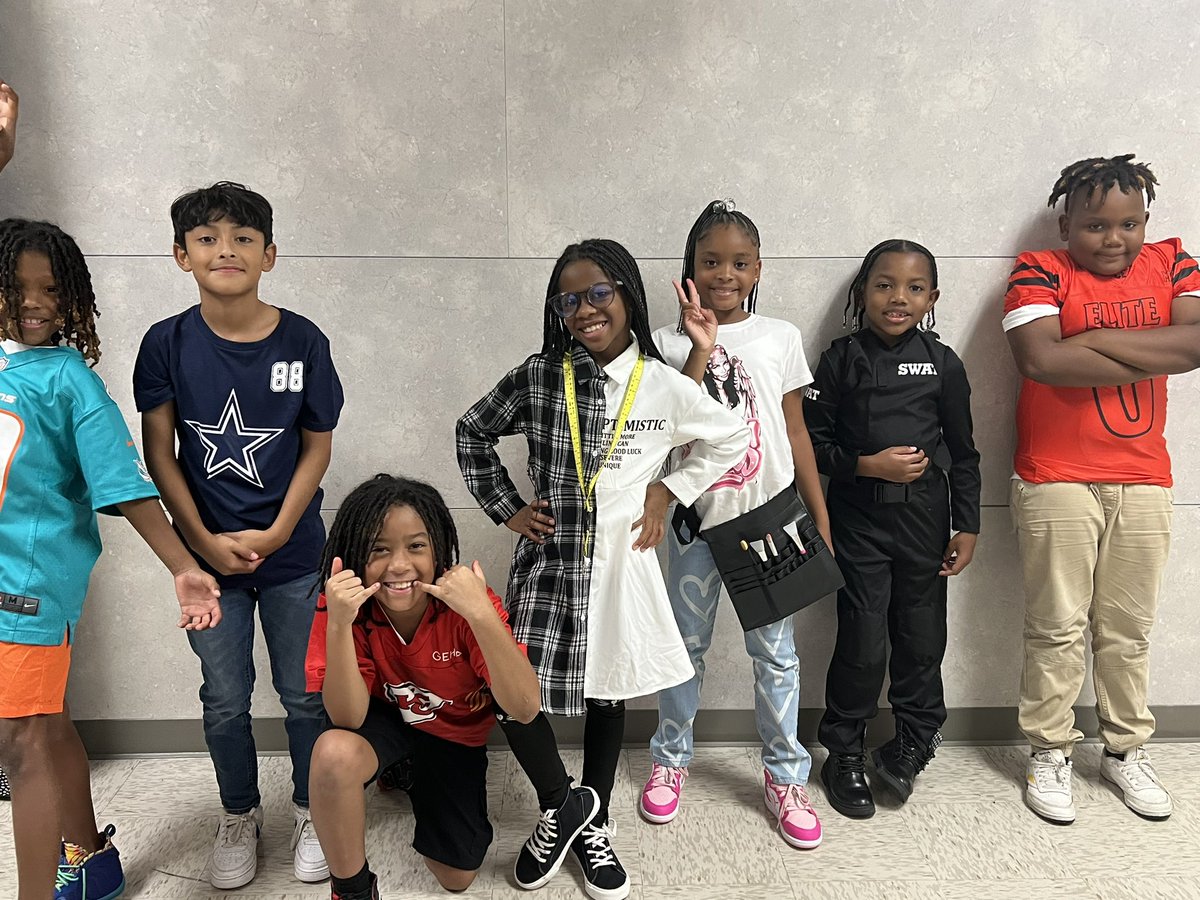 Career Day, College Day, oh my! What an awesome job kicking off our Gear Up and Go Get It Week. I absolutely love ❤️ my #plummerstrong family ❤️🤘🏽 #leaderslead <a href="/GEARUPCHISD/">GEAR UP CHISD</a> <a href="/cedarhillisd/">Cedar Hill ISD</a> <a href="/plummer_strong/">Plummer Elementary School</a>