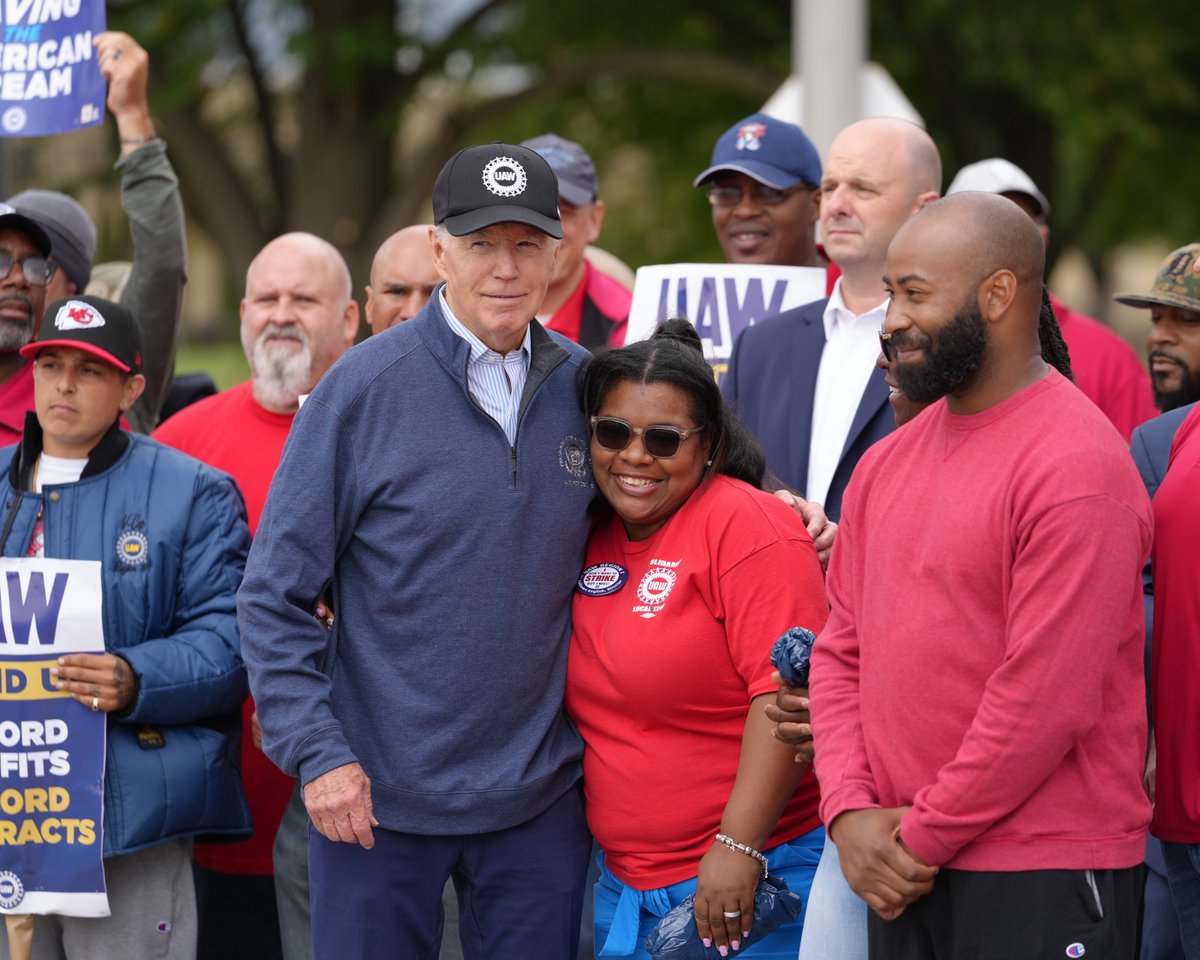 UAW's tweet image. Thank you @POTUS for making history and standing with striking UAW workers. 

#StandUpUAW