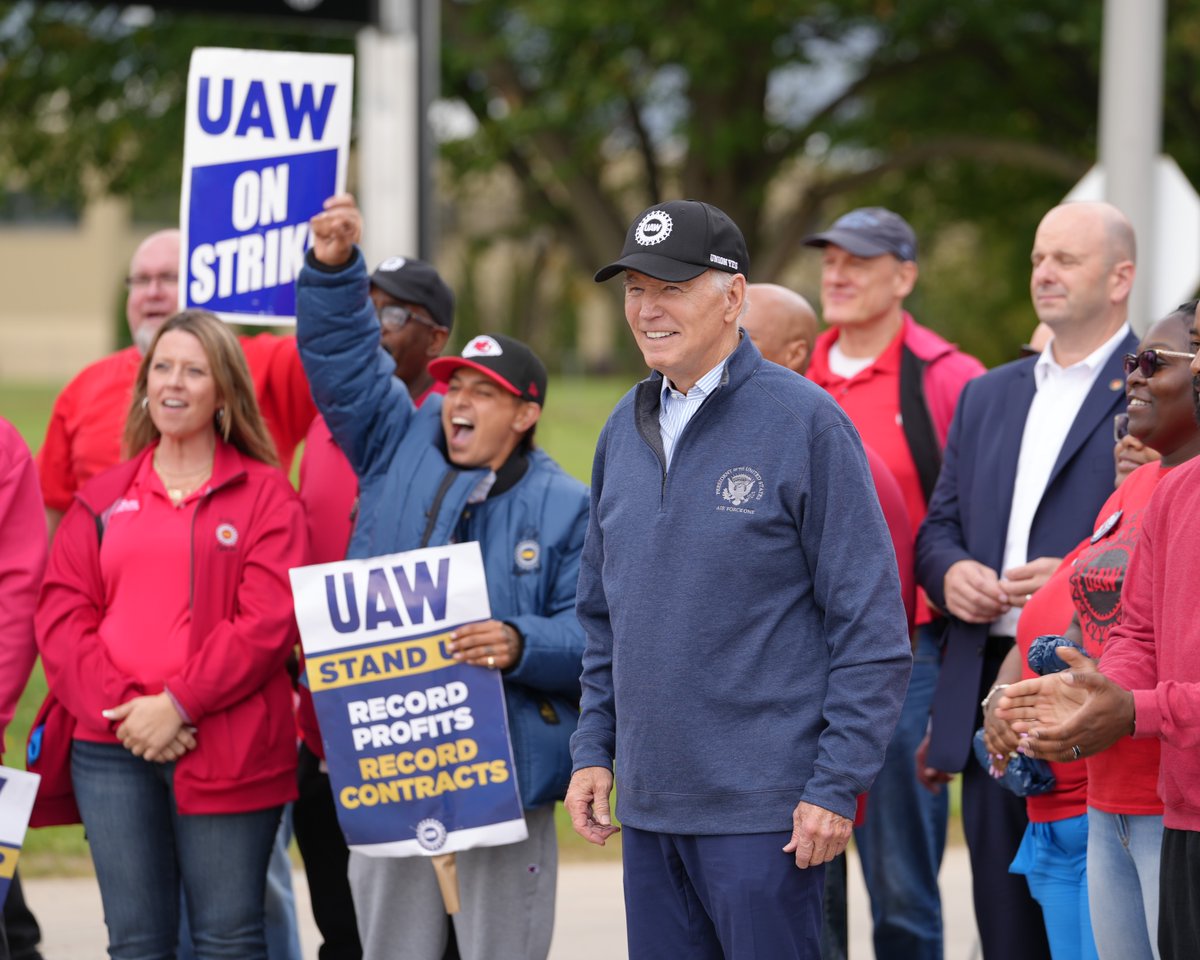 UAW's tweet image. Thank you @POTUS for making history and standing with striking UAW workers. 

#StandUpUAW