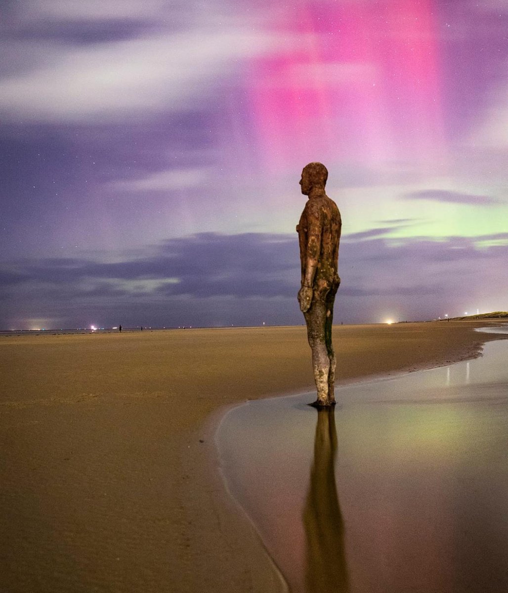 What an incredible pic of the Northern Lights over Crosby Beach on the weekend!

Goodnight Liverpool ✨

📸: Dominic Darvell Photography 👏