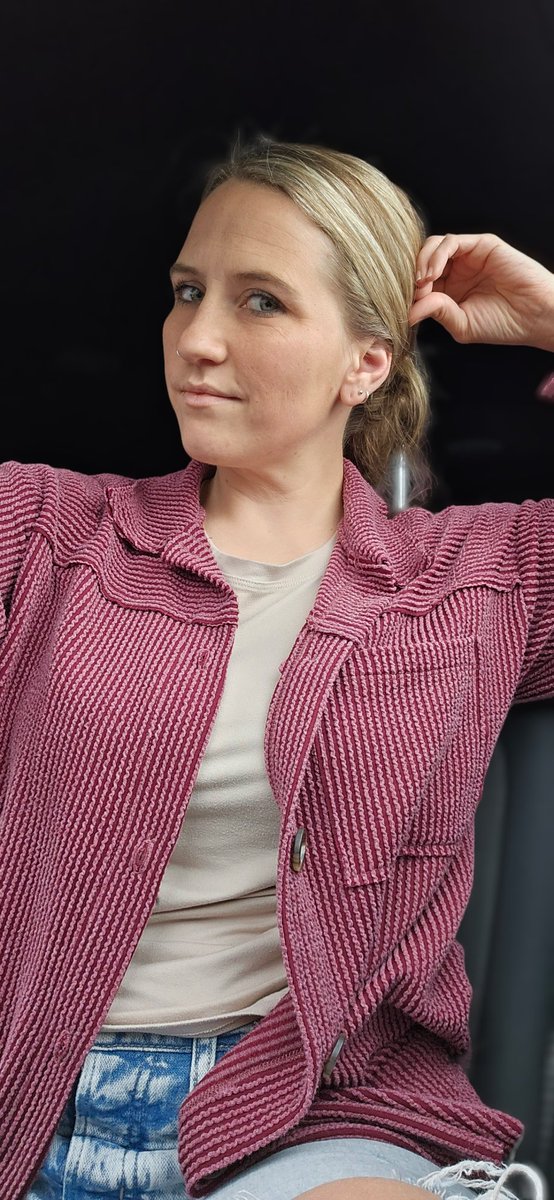 MollyKerns60519's tweet image. #wineshacket #ribknit
Heymollyboutique.com