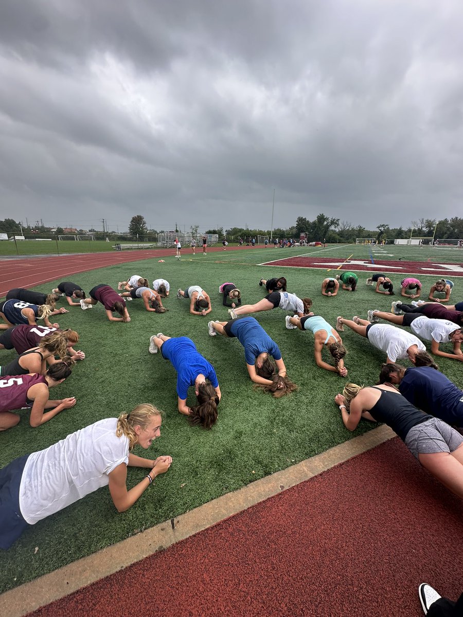 MrsCamGC's tweet image. This gloomy weather ☁️ called for a nice 🏃🏻‍♀️ &amp;amp; @onepeloton workout today 💪🏻 So
 fun to get the JV &amp;amp; Varsity 🏑 squads together!  @GC_ATHLETICS_ #HEYRED