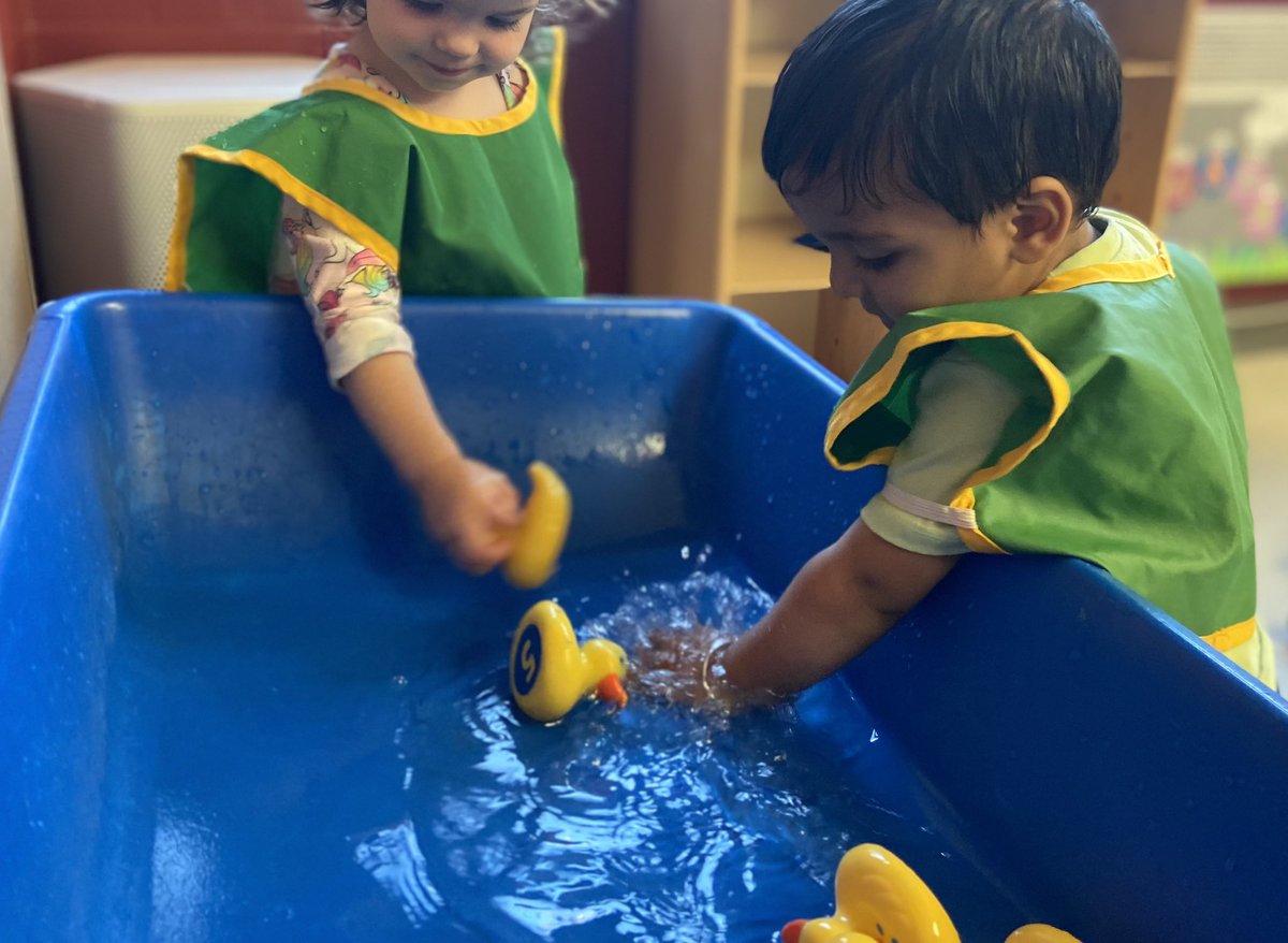 MsJiJionline's tweet photo. The water table introduces children to early physics concepts like motion n flowing water. Children have the opportunity to make predictions about what objects will sink in the water n which items will float.
#PLASP #EarlyLearning #HighScope #KeyDevelopmentalIndicators #KDI E35 https://t.co/zo6pnrYdsz