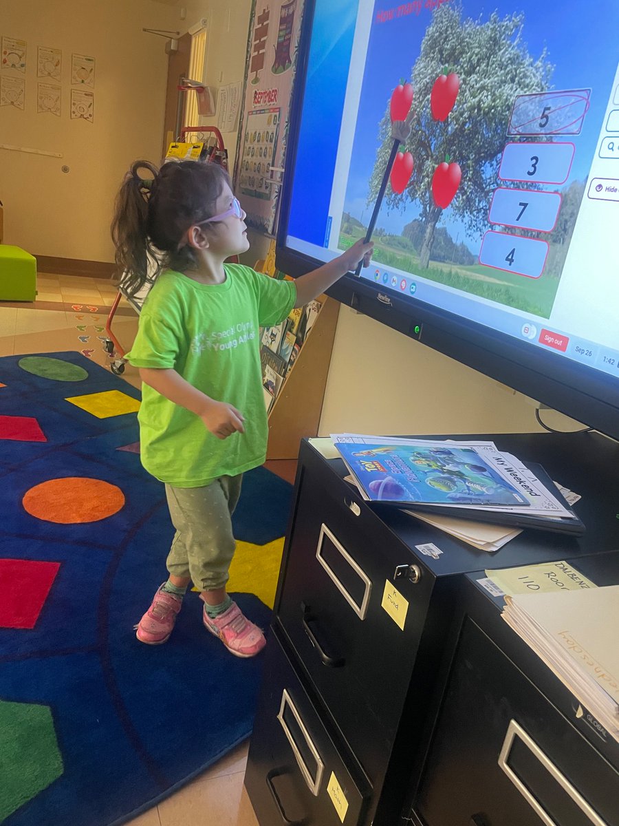 GirschickAmanda's tweet photo. It is 🍎 week! We are so happy to use @BoomLearning  to practice counting! #ewlearns 
@NorthSideEW https://t.co/9zrv76mqID