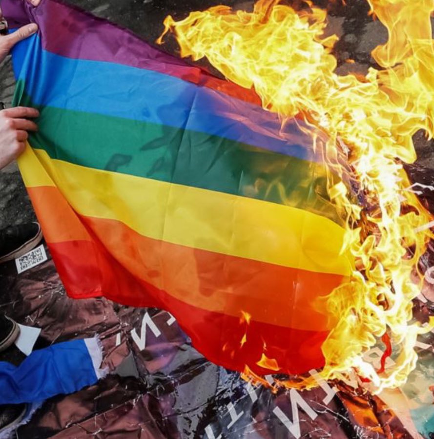 🚨| ÚLTIMA HORA: El distrito escolar de Florida ordena la purga de los libros LGBTIQ+ de todas las bibliotecas y aulas. Deben retirarse todos los libros con temas y personajes LGBTIQ+. Florida le dice adiós al lobby progre en niños. ⚠️ ¿Apoyas esta contundente medida?