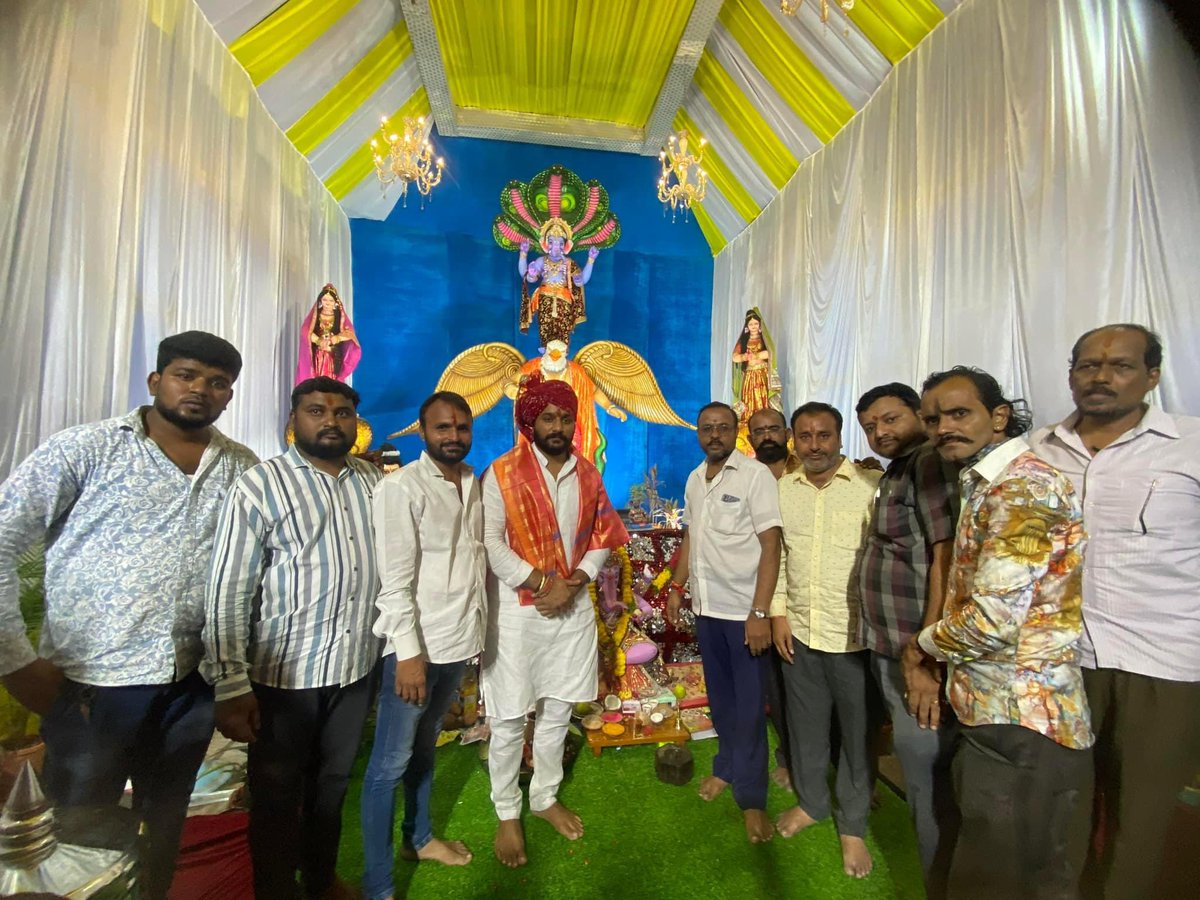 Visited various Ganesh pandals in Begum Bazar Division, Goshamahal Assembly,and Offered prayers at Pandal and wished for the well-being of all. 

Ganapati Bappa Moriyaa 🙏🏻

#Ashishkumaryadav 
#GoshamahalAssembly
#BRSParty

@KTRBRS @BRSparty