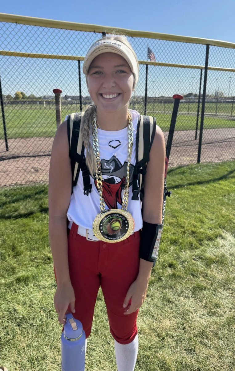 banditselite's tweet photo. Last weekend’s Every Day I’m Hustling Chain went to Aubrey Miller (Rochester HS 2026) on Saturday. Aubrey had the game winning hit with time expired in the third game of the day! Adelaide Hubbard (Franklin Central 2025) took it home on Sunday with a no doubt Home Run!! https://t.co/7uimWSBKzo