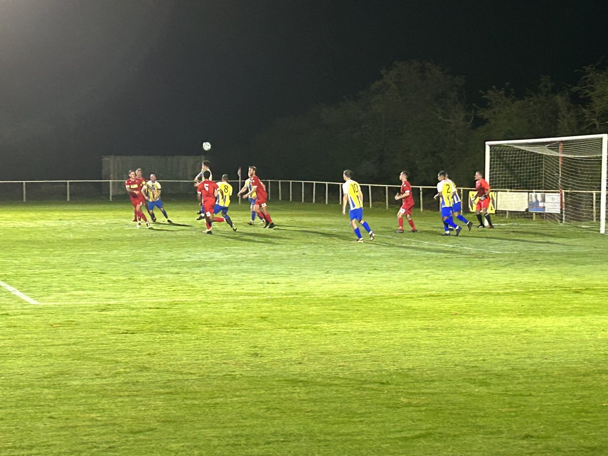 WessexLeague's tweet photo. Last time they met here it ended three apiece. Both went two better tonight to give the crowd a 5-5 tie. The first #Wessex one this season. Gleed scored on 24 seconds and Smith on 97 for the hosts to earn the point. Cannon was a four bagger for the visitors- three from the spot. https://t.co/S7NRTekRzZ
