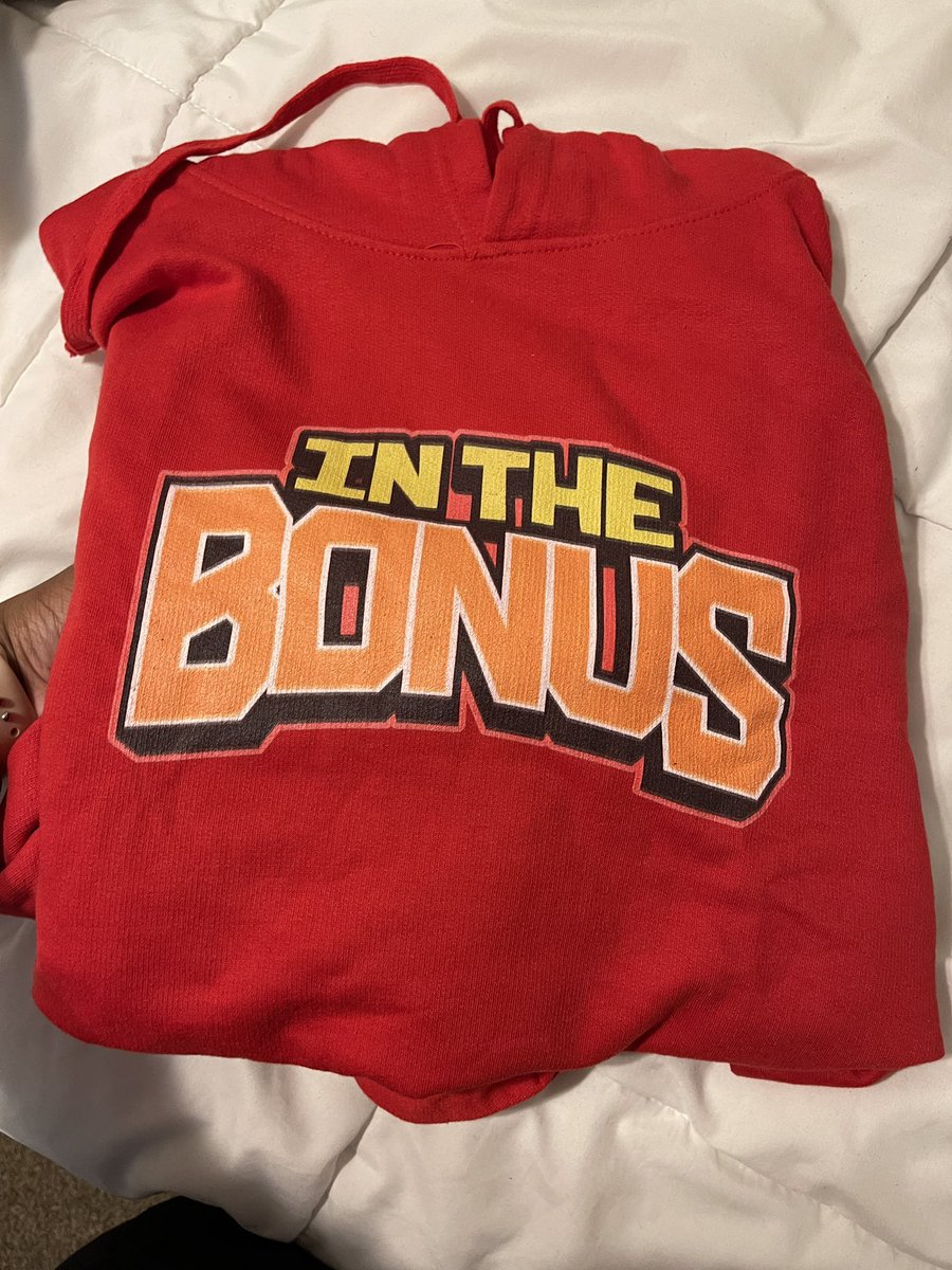 YannaCreatess's tweet photo. Just got my HOODIE!!! @applejuicegang7 so excited for my merch 🤩🫠 #ITB #ITBFam https://t.co/QiGgpgwpWB