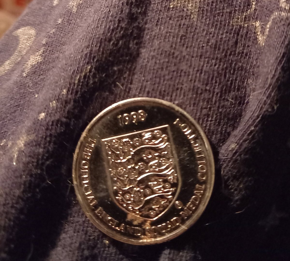 ElsieFantazi's tweet photo. Just getting ready for bed and I spot this coin on my bedside table.... wtf???? How? Why?  Where'd it come from??? I don't follow footie. Husband confused as me? Is this a sign... #AlanShearer #footballcoin #theofficialsquadmedalcollection https://t.co/ZGcDdOq8HC