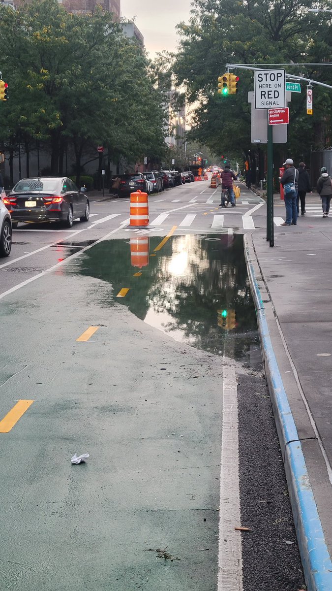 cyclenyc's tweet photo. @NYC_DOT @nyc311 #love the well thought out gutter, I  mean #bikenyc lane on Ashland at Fulton #Brooklyn https://t.co/kPseEsuZ6G