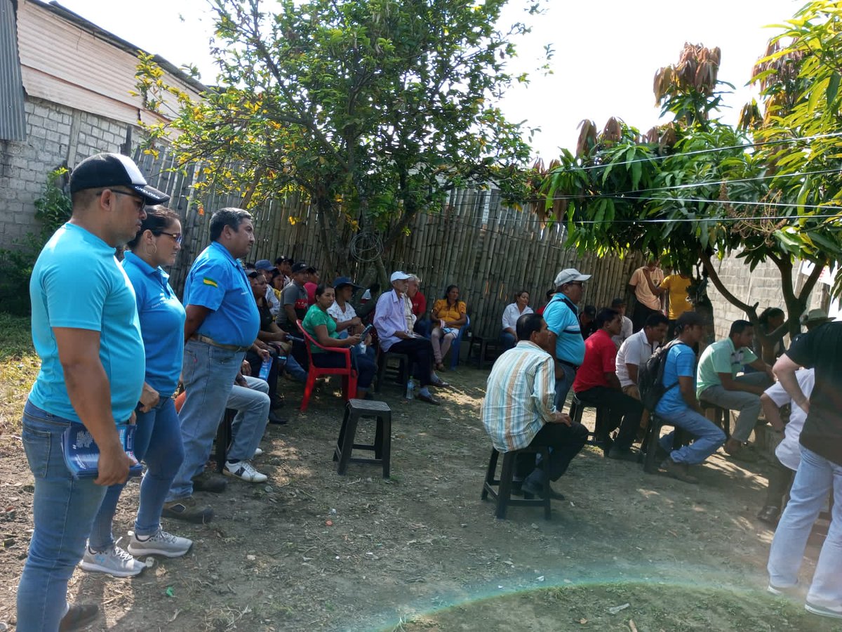 Rc5Vinces's tweet photo. Esta tarde compartimos con los ciudadanos de Playas de Vinces ,cada vez falta menos para el #ResurgirDeLaPatria. @MashiRafael
Para devolverle al Ecuador la seguridad y las oportunidades que antes tuvimos💪🇪🇨
#Binomioganador
#MeeeeGusta 🐑
#LuisaGonzalezPresidenta https://t.co/kQcjq6CpZa