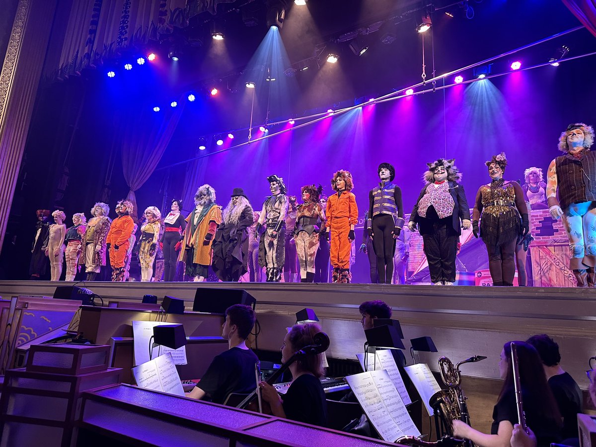 If you’ve got tickets for Cats this week at <a href="/StockportPlaza1/">StockportPlaza</a> you’re in for a treat 
If you haven’t, there’s still time….it’s brilliant!