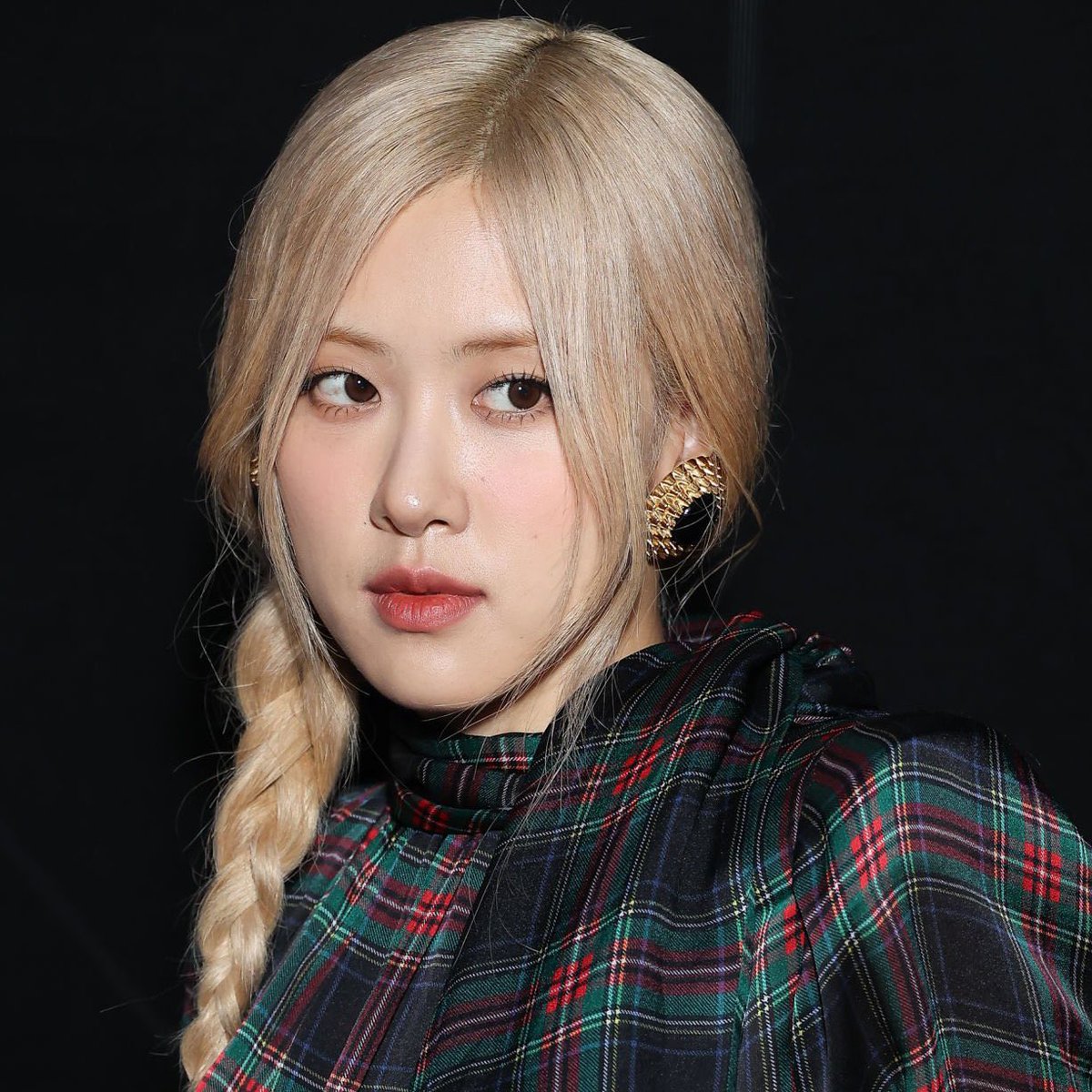 roseannepics's tweet image. ROSÉ AT YSL PFW24