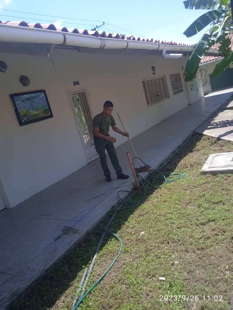 ATMARB_FANB's tweet image. #26Sept || Las #BRICOMILES llegaron para quedarse. La @Umbv_Fanb efectuó acondicionamiento y mantenimiento a la UEBN "PUENTE GUÁRICO", extensión La Planta, Estado Aragua. En Unión Cívico Militar,  hacemos dignas casas de estudio para niños y niñas de la Patria. 🇻🇪 @FelixOsorioG