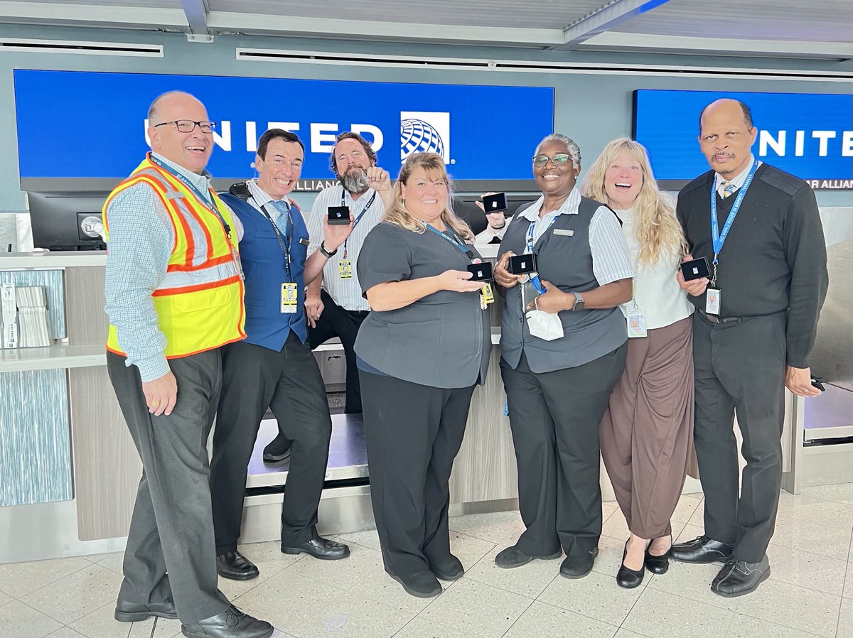 Today the Service Leaders ⁦⁦@united⁩ @RSWAirport are all smiles as we celebrated milestone anniversaries, totaling 190 years! Thanks for all you do to support one another and our customers. Your caring shines through.@DJKinzelman @jacquikey @LouFarinaccio @scarnes1978