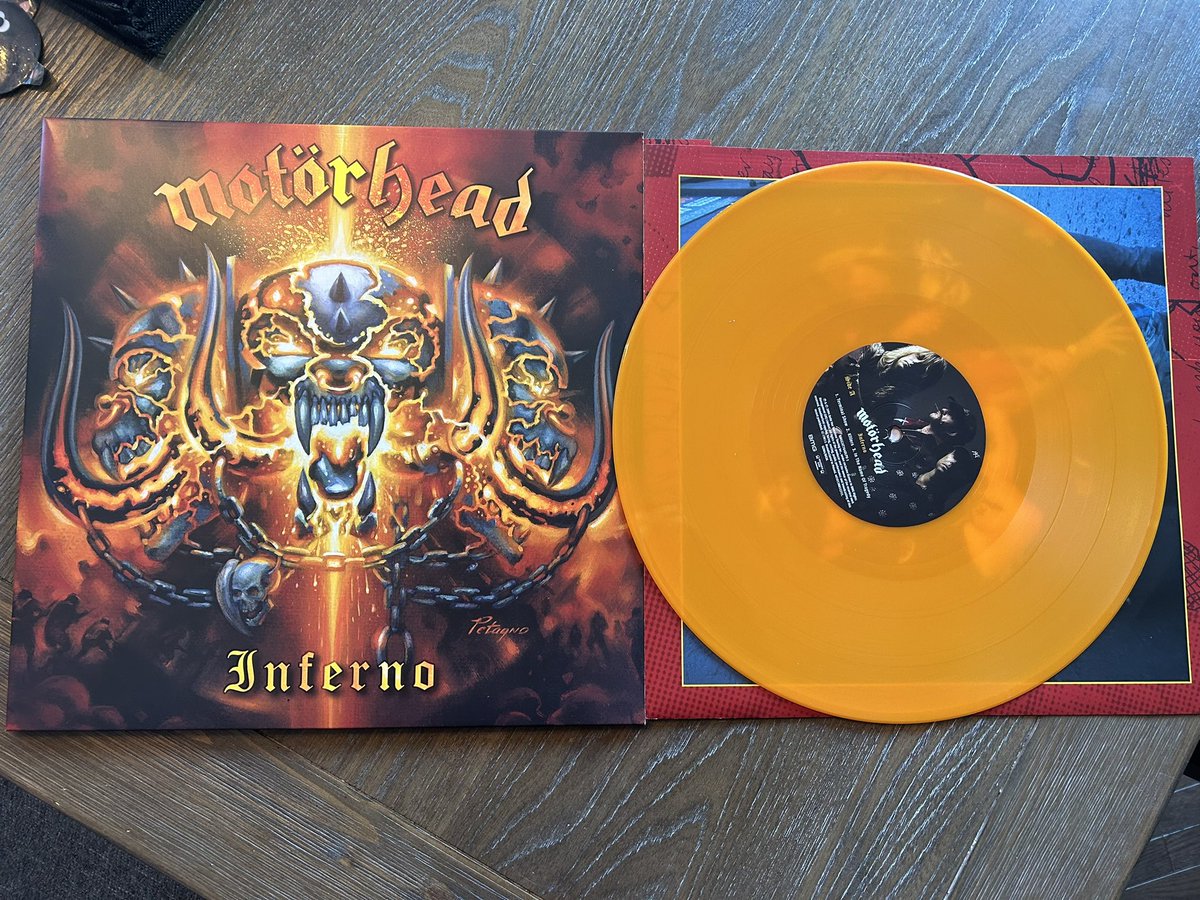 Thepitbull00's tweet photo. Oh happy day. #newvinylday @Revolvermag @myMotorhead https://t.co/6ZnHvmG0Le