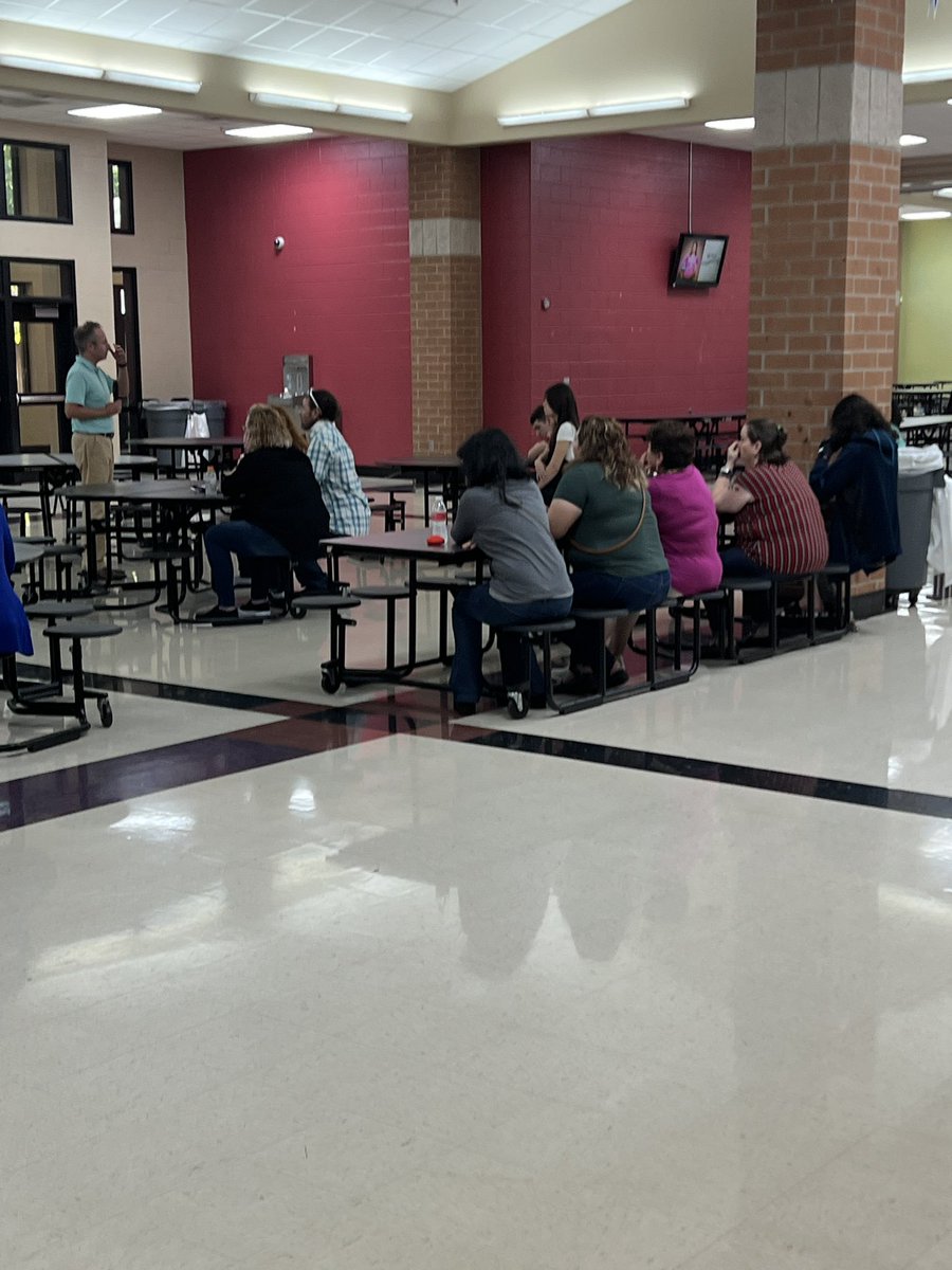 Happening Now…FAFSA Informational 💰 #collegelife #collegebound #onceaRavenalwaysaRaven 💜 @CRHSschoolcoun1 @FACaneRidge @MetroSchools @Crcarter422 @MyFutureMyWay