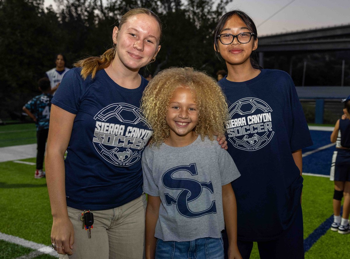 sierracanyon's tweet photo. Sierra Canyon is more than a school, we are a family! We love to see ALL of our students together as #OneSierra. A huge thank you to everyone who came out to celebrate our 2023 #Homecoming with a Bang! #WeAreSC #TrailblazerPride #SierraSmiles https://t.co/DT7bu1s8Qg