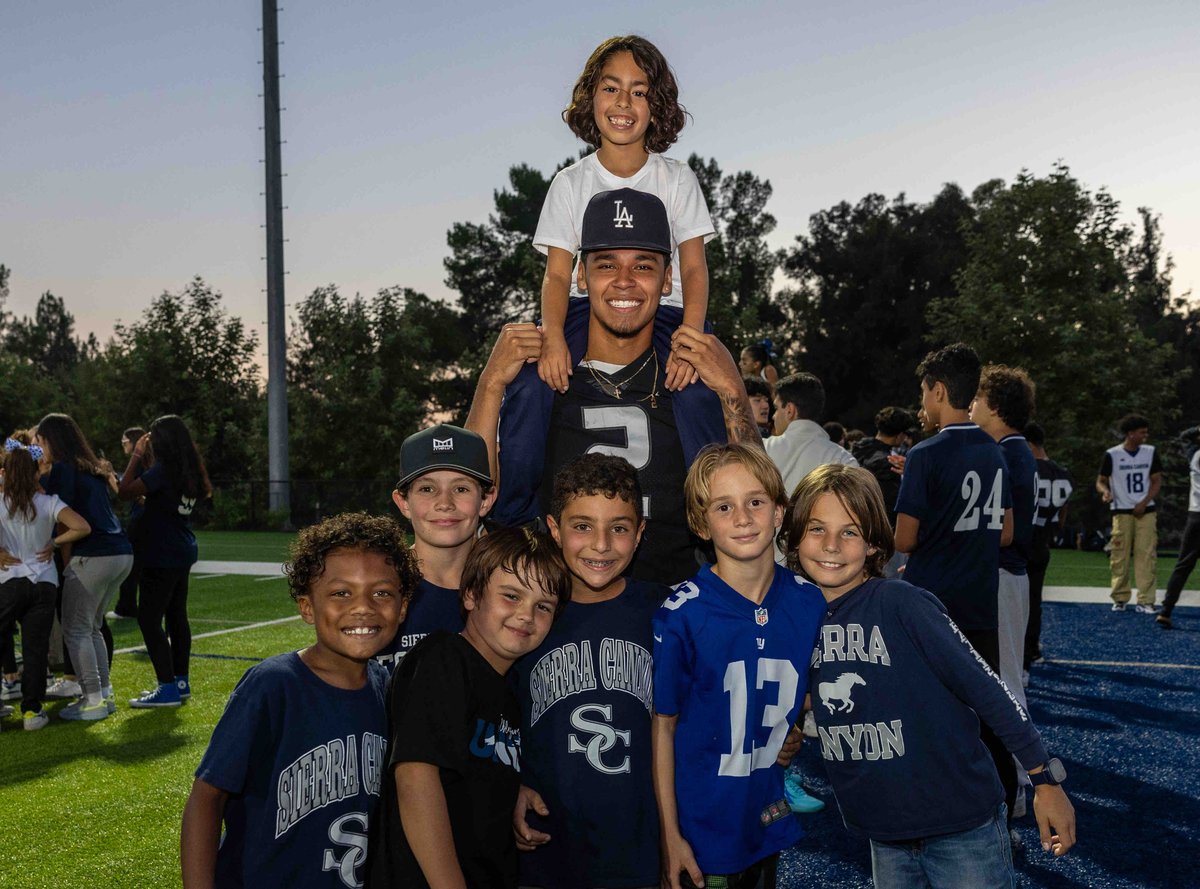 sierracanyon's tweet photo. Sierra Canyon is more than a school, we are a family! We love to see ALL of our students together as #OneSierra. A huge thank you to everyone who came out to celebrate our 2023 #Homecoming with a Bang! #WeAreSC #TrailblazerPride #SierraSmiles https://t.co/DT7bu1s8Qg