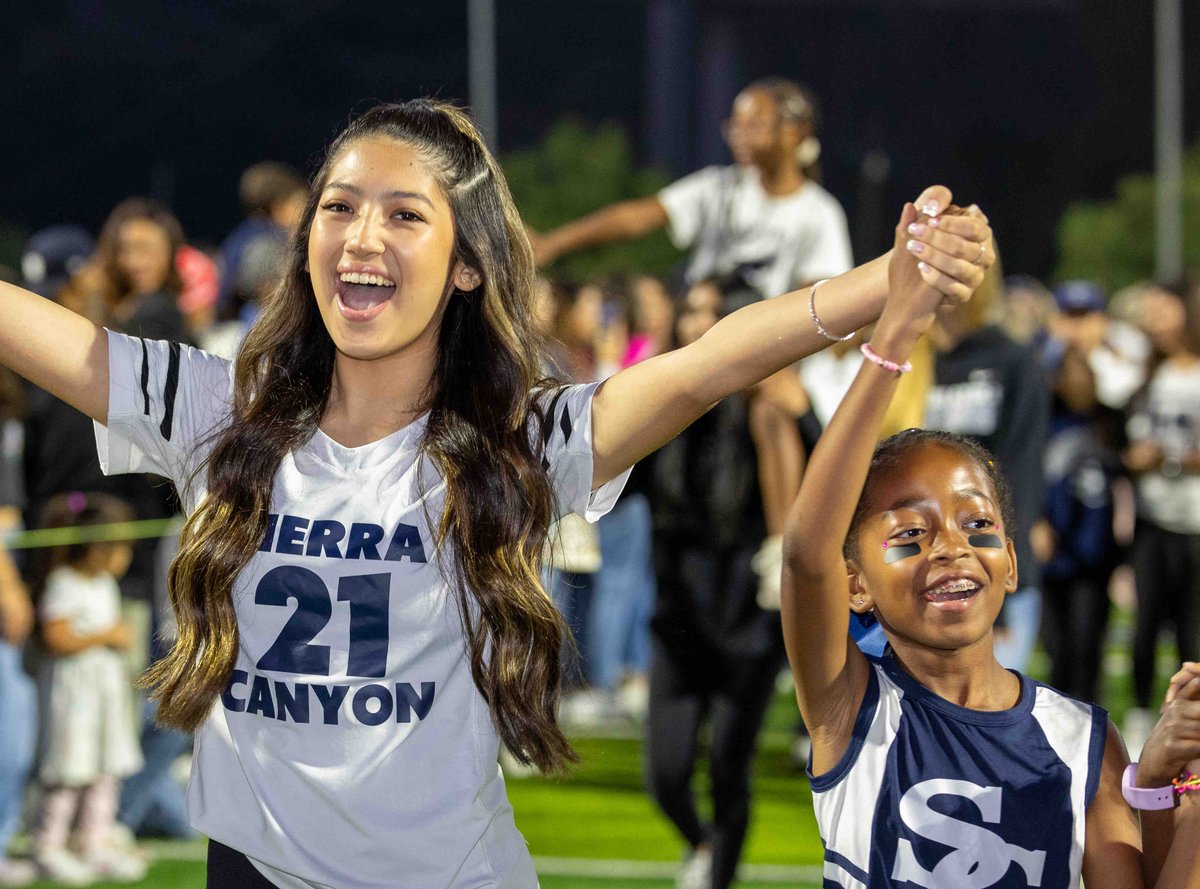 sierracanyon's tweet photo. Sierra Canyon is more than a school, we are a family! We love to see ALL of our students together as #OneSierra. A huge thank you to everyone who came out to celebrate our 2023 #Homecoming with a Bang! #WeAreSC #TrailblazerPride #SierraSmiles https://t.co/DT7bu1s8Qg