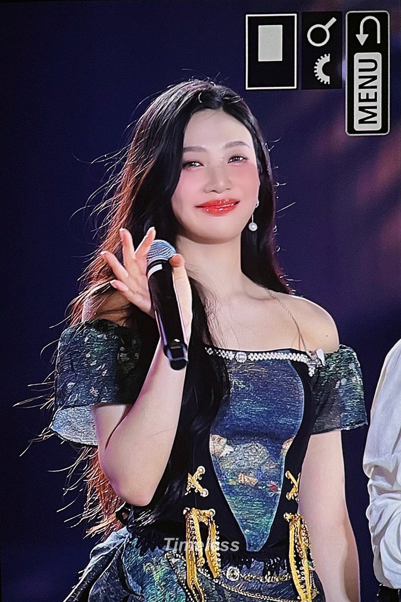 hourly red velvet tweet media