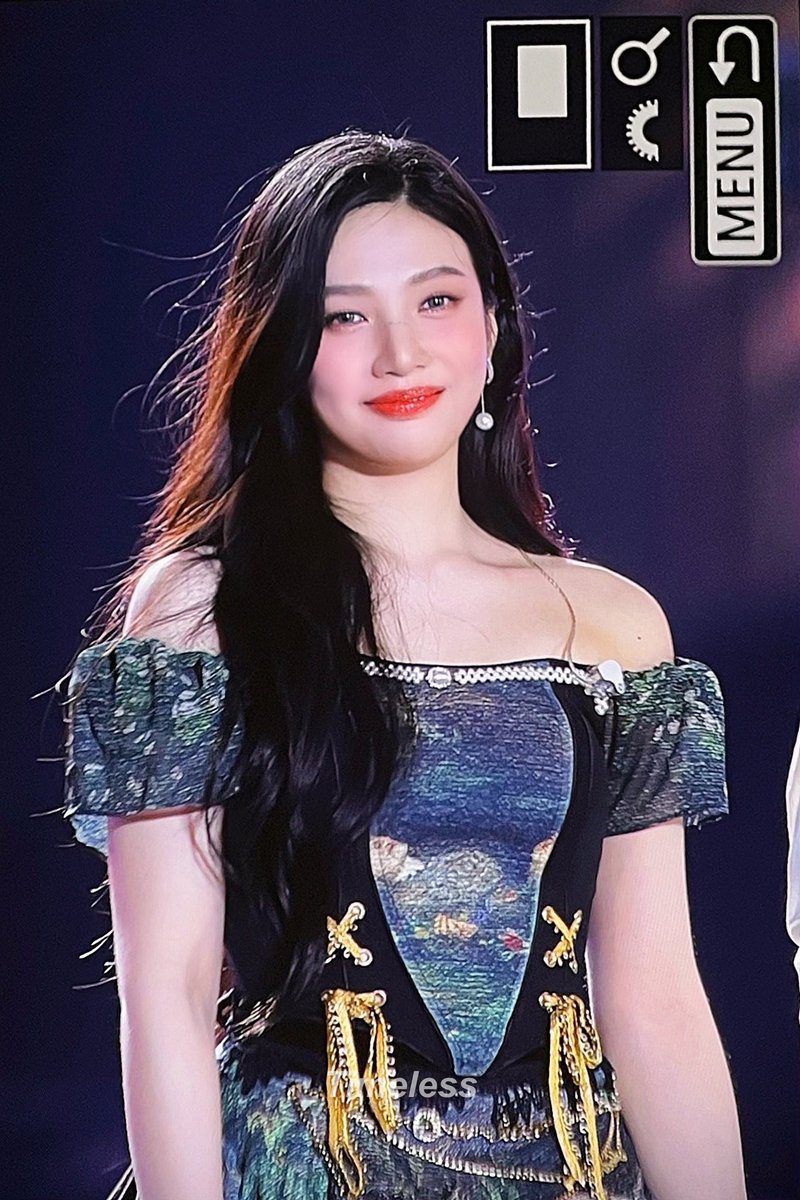 hourly red velvet tweet media