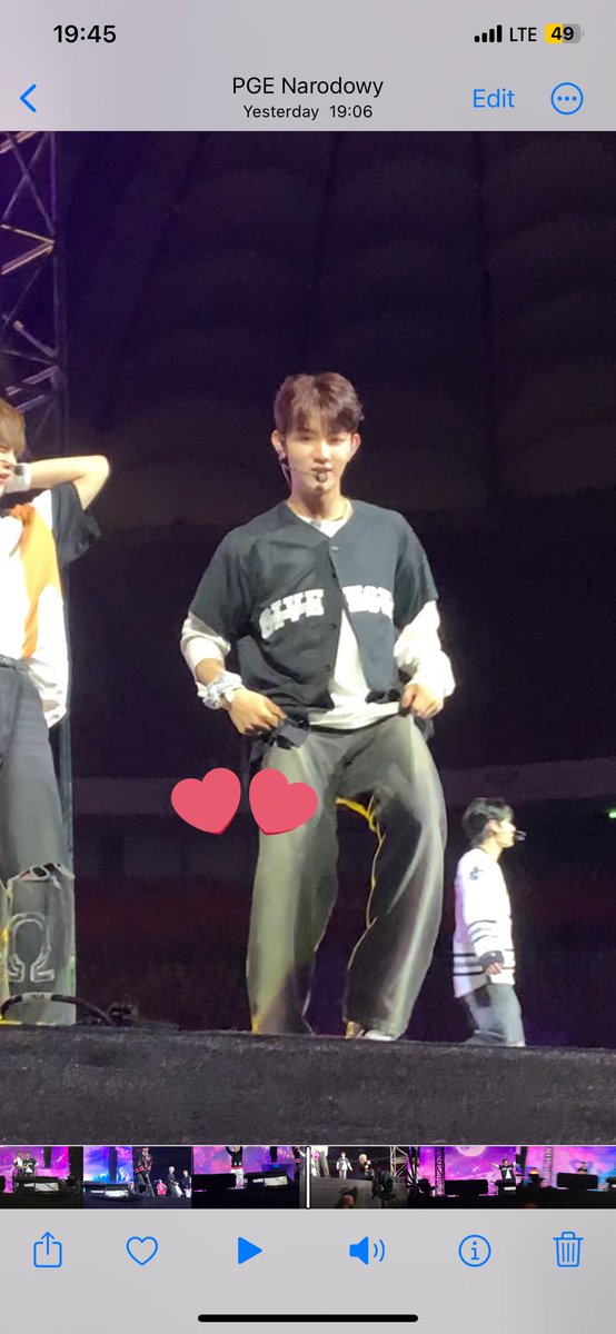TAERAERlST's tweet photo. why was hao looking at me like this i still dont know https://t.co/CTP9xjYgm1