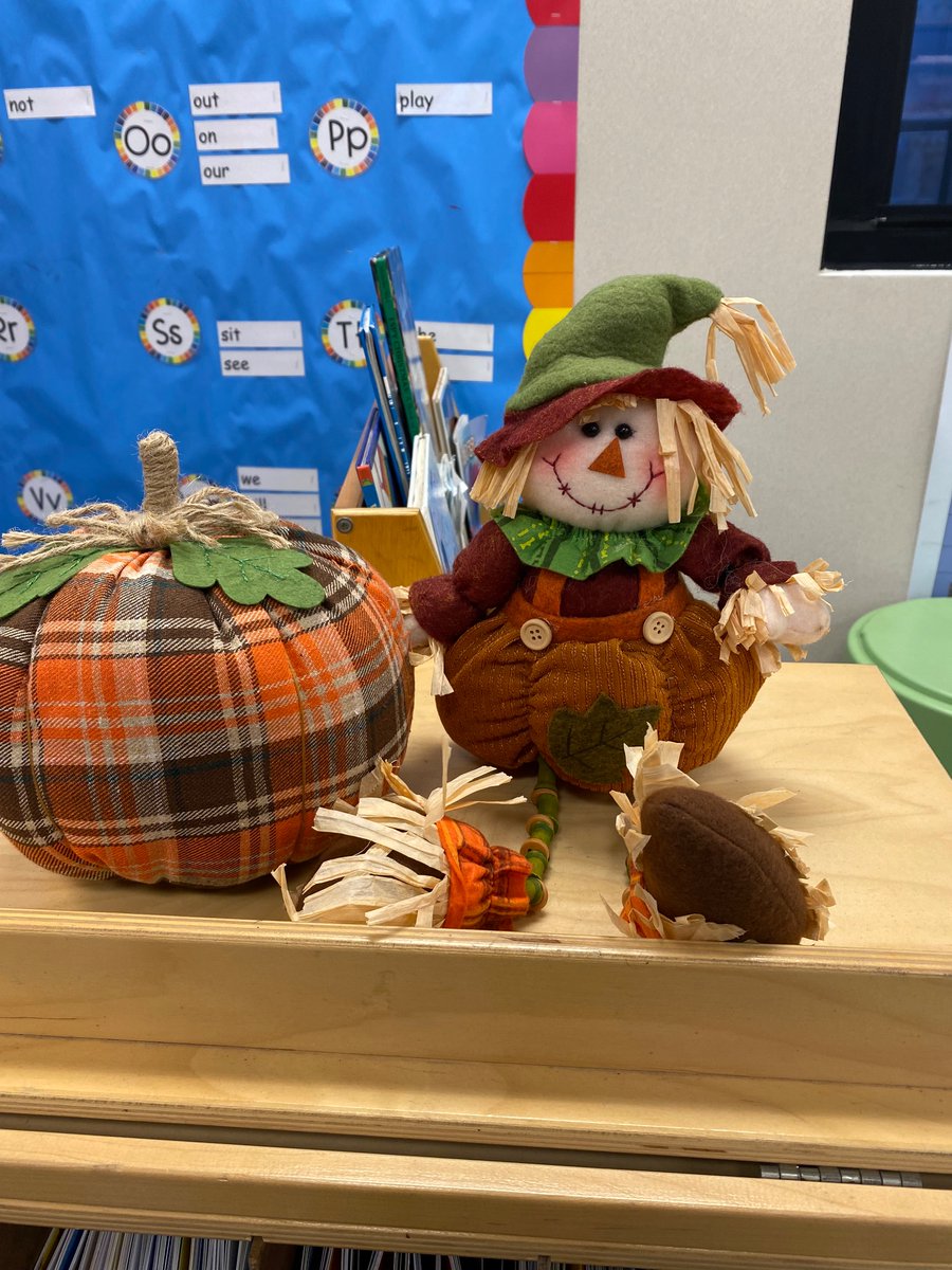 Autumn is here!! 🍂🧡 Realia helps expand our scholars vocabulary and familiarity with items they may not have experienced before. It brings learning to life! #kinder @MCAKodiaks