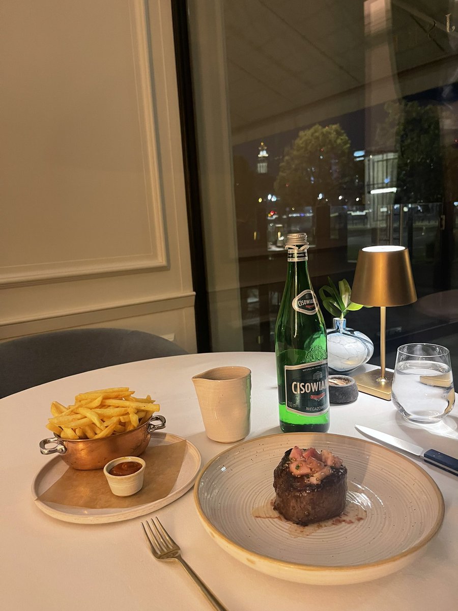 MrOverpaid's tweet photo. Some of my favourite moments in my life 

Are sitting down for a nice dinner by myself 

My whole life is full of calls and stress and problems 

Everyone comes to me for advice 

But sitting here alone and just enjoying the peace and quiet 

Beautiful https://t.co/IY6hCqh4yY