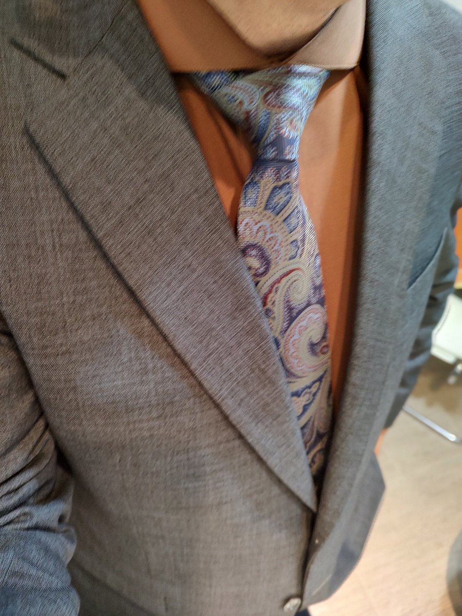 jorgeggmc's tweet photo. Así estrenamos ? O mejor con camisa blanca ? https://t.co/QhBaU5nRme