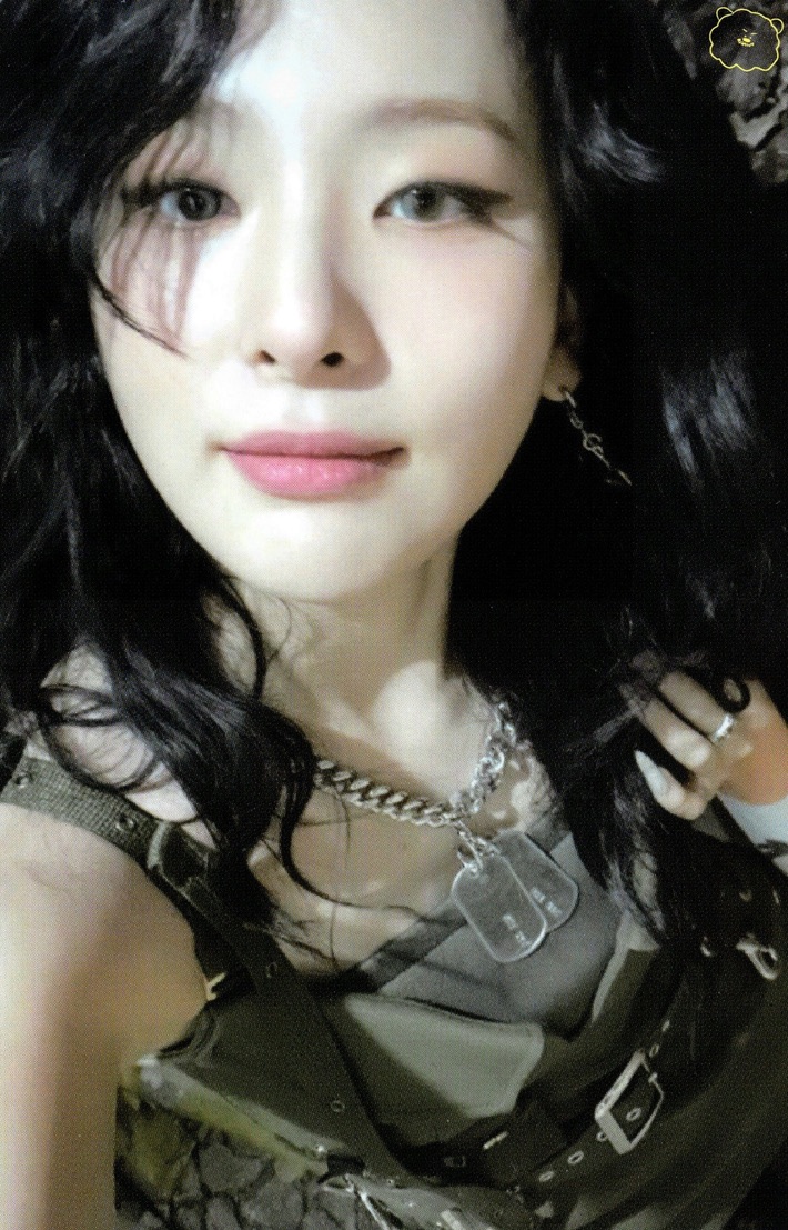 hourly red velvet tweet media