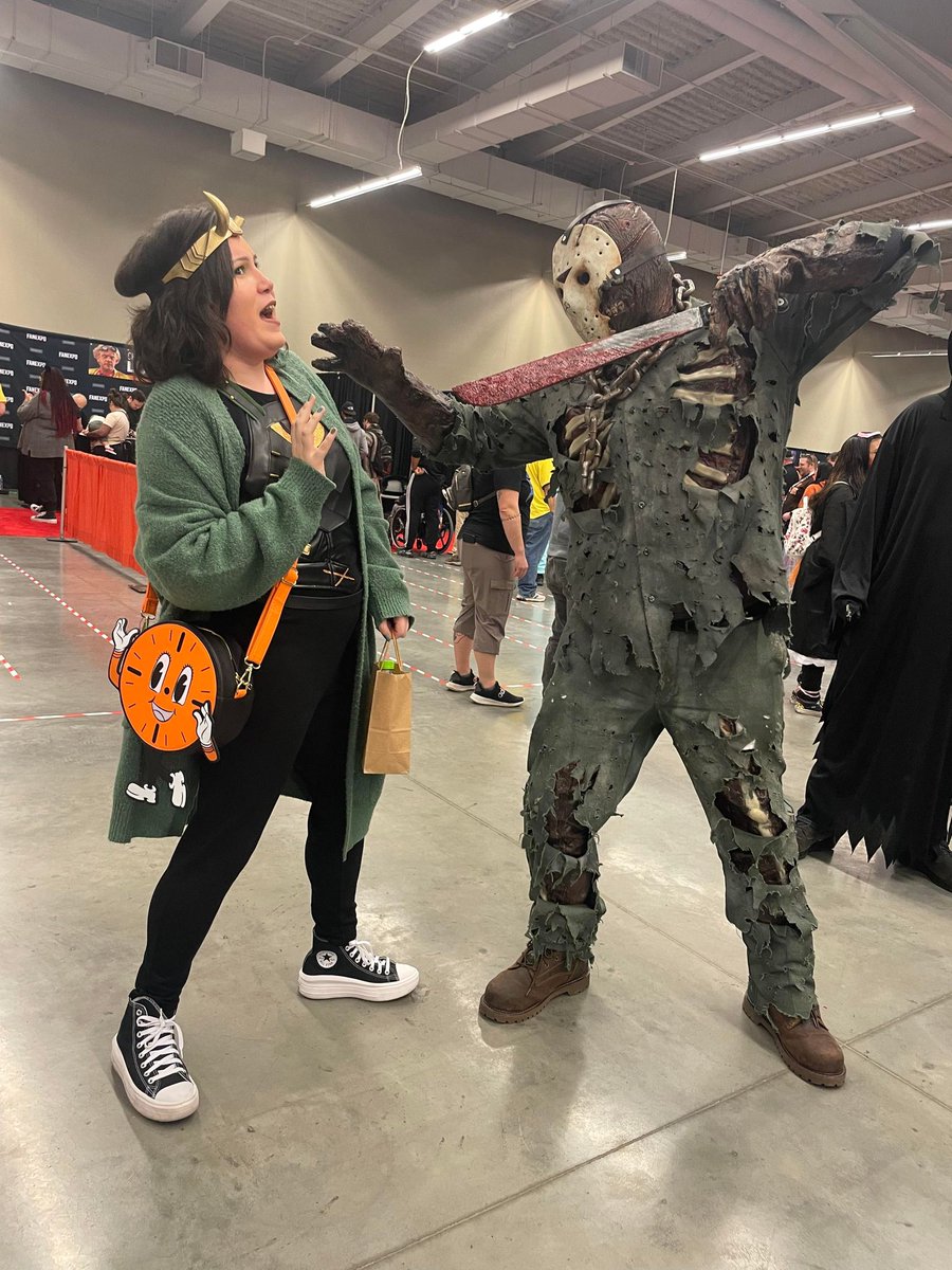 Duh_Its_beth_97's tweet image. Hello Twitter,
Here are some pictures of some cosplays I've done and people I've met feel free to stick around for my stabs at being social and music recommendations ✨(if I remember I have a Twitter that is😂)
#Cosplay #AnimeStuff #LetsBeMutuals #FYP #JujutsuKaisen #SoulEater