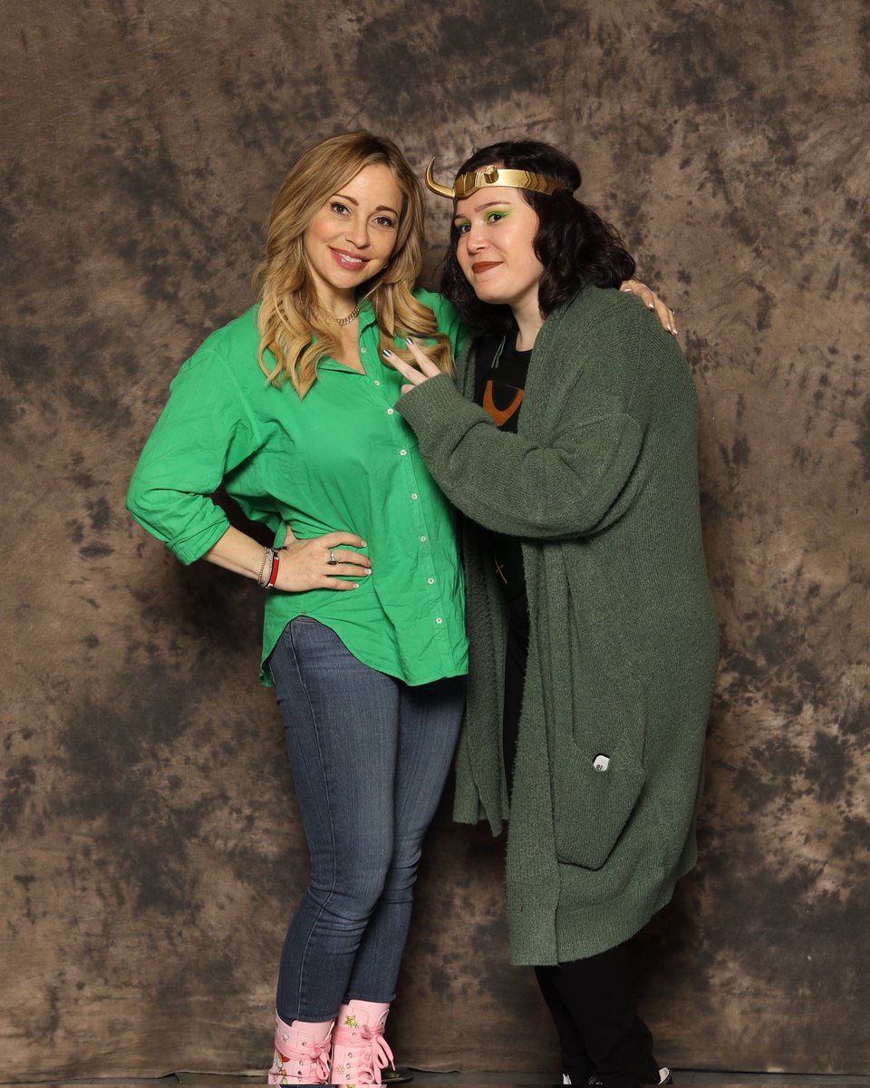 Duh_Its_beth_97's tweet image. Hello Twitter,
Here are some pictures of some cosplays I've done and people I've met feel free to stick around for my stabs at being social and music recommendations ✨(if I remember I have a Twitter that is😂)
#Cosplay #AnimeStuff #LetsBeMutuals #FYP #JujutsuKaisen #SoulEater