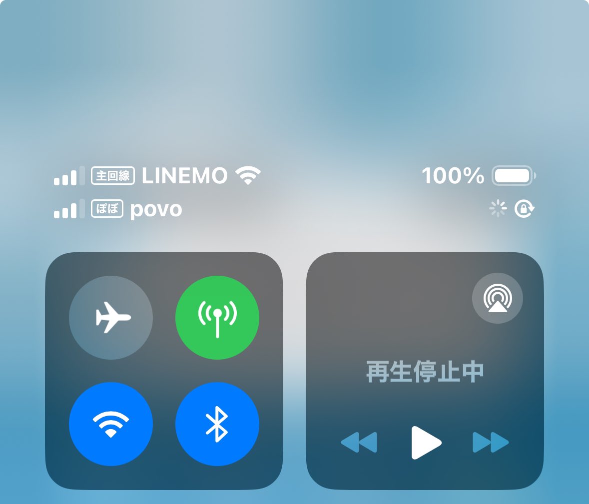 FITLIFE_jp's tweet photo. 先日のiOS17アップデートでアンテナが立たなくなる事象について、あれから数日経っても状況変わらず。

うちって目と鼻の先(約10mのところ。遮蔽物なし。窓からアンテナがガッツリ見える)のとこに基地局(AXGP)が立ってるので、バリ4未満になることがないんだけどいまだに📶3本なんだよなぁ

��んで？😅 https://t.co/1CogTjVy14
