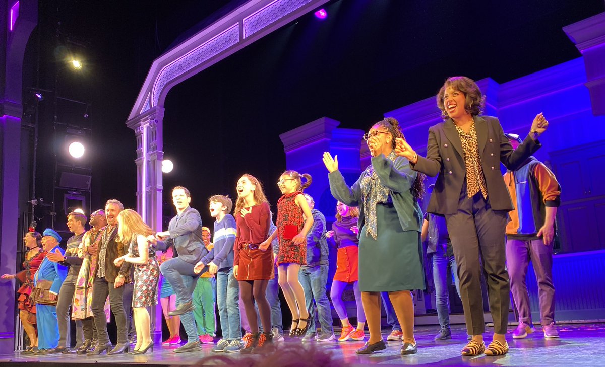 ASBO_twins's tweet photo. Popped to see @DoubtfireUK @Shaftesbury1911 on a whim
What a brilliant night
funny, energetic, feel good #HelpIsOnTheWayDear https://t.co/M9Zo1G3r3H