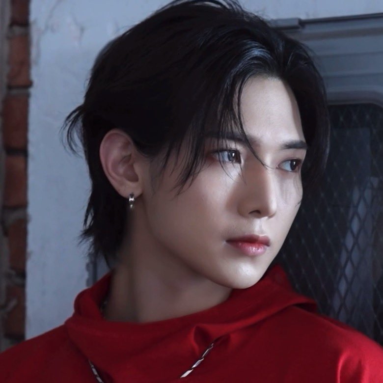 YEOTEEZx's tweet photo. Limitless Yeosang … https://t.co/7HEvM31Nsw