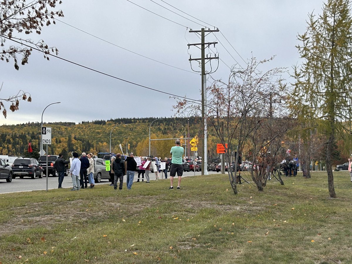 hannaepeter's tweet photo. Anti-SOGI people are protesting the SD57 school board meeting and a security guard is having to monitor the door #CityofPG #sD57 https://t.co/lUPaGmVEM6