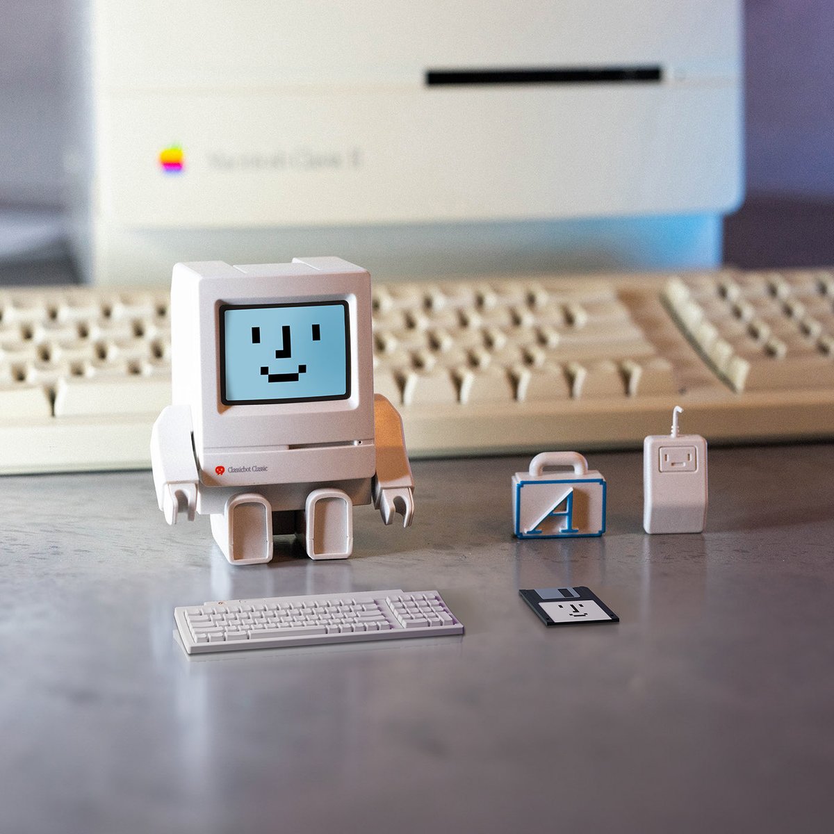 Happy Classicbot is now available for pre-order. Enjoy a 20% off if you do it now! 

classicbot.com/store/Happy-Cl…
#classicbot #macintosh #designertoys #vintageapple