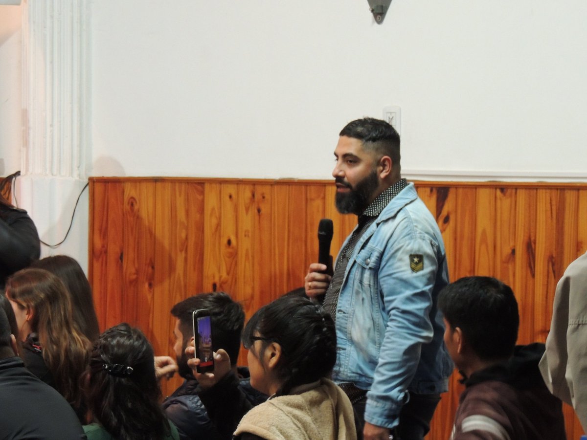 espiritudelsur's tweet photo. #AlteBrown: El precandidato a intendente, @mariano.cascallares, visitó la Iglesia de Dios de Claypole ubicada en el barrio Santa Clara. https://t.co/uiocJke8Zi