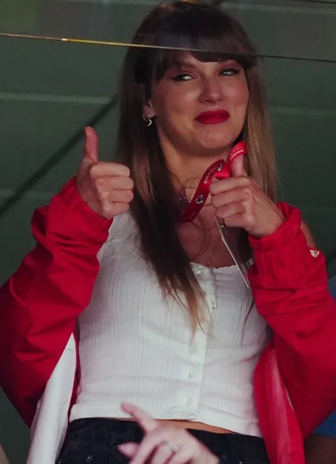 HEY SWIFTIES follow me and repost if u are under 1989 followers