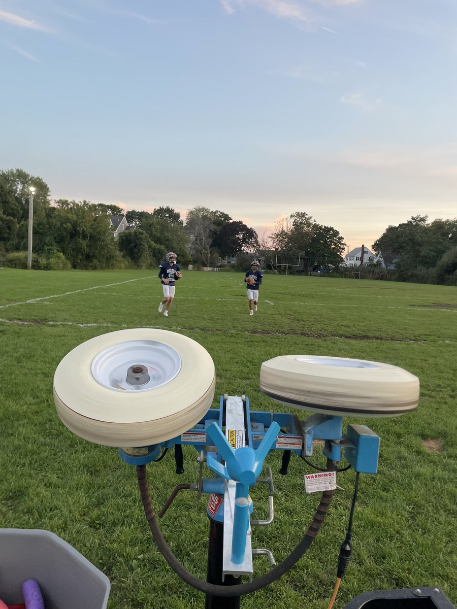 rserino7's tweet photo. After the team breakdown following tonight's practice a few guys asked if they could catch more passes on the Juggs machine. The answer will always be YES to guys wanting to get extra reps and try to perfect their craft! #BetterEveryday #OvertimeWork https://t.co/wEnMlMb7NR