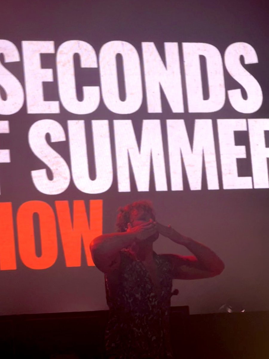 🤍🤍🤍🤍 #The5SOSShowMilan <a href="/5SOSHQITA/">5SOS ITALIA ⭐️</a> <a href="/5SOS/">5 Seconds of Summer</a> <a href="/Ashton5SOS/">Ashton Irwin</a> <a href="/Michael5SOS/">michael clifford</a> <a href="/Calum5SOS/">Calum Hood</a> <a href="/Luke5SOS/">Luke Hemmings</a>
