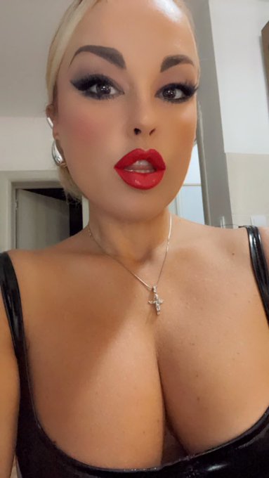 On #mistress https://t.co/oWQPIYfc1L<a href="/tag/mistress"class="tags">#mistress</a>