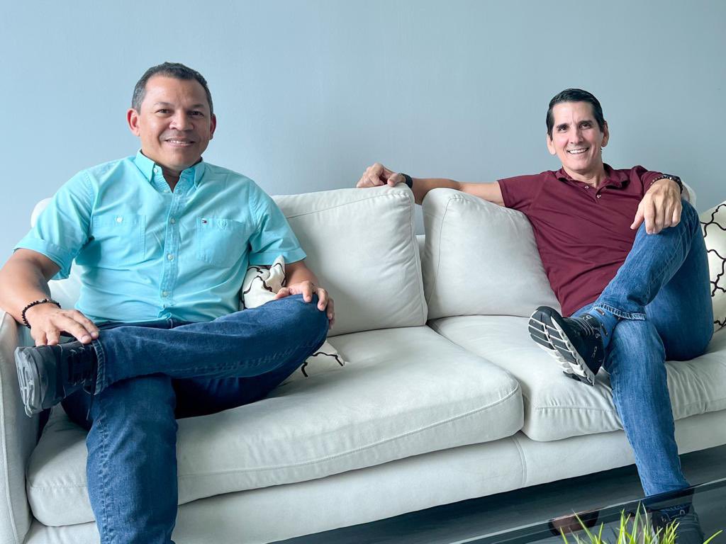 Conversando con mi amigo Luis Casis sobre los grandes problemas del país y de la Ciudad de Panamá. Nos une el deseo de cambiar las cosas en el país y que las soluciones lleguen a todos los panameños. Luis y yo trabajaremos juntos otra vez para que lo bueno venga a Panamá. Luego