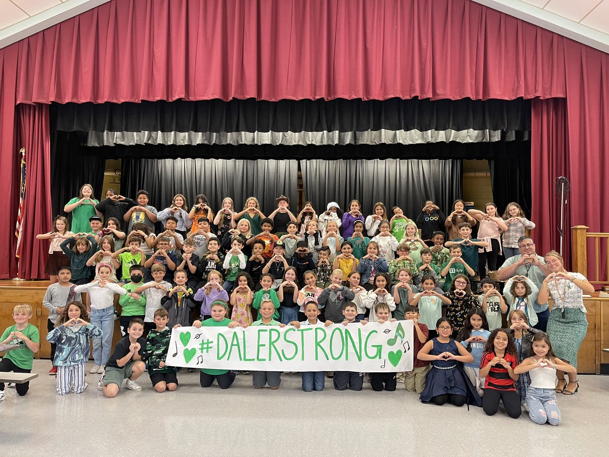 Ms. Holmes, Mr. Terzopoulos, and some of our 4th and 5th grade chorus students were #DalerStrong today in support of <a href="/FHSDalers/">FHS Dalers</a>. 🎶 💚 #dalerforaday <a href="/SachemSchools/">Sachem Schools</a> <a href="/WaverlyMusic/">Waverly Music</a>
