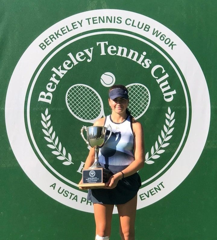 Not_Esportivas's tweet photo. ITF TENNIS!
Parabéns as tenistas campeães do @worldtennis de W60 de Berkeley nos Estados Unidos.
Simples: Marina Stakusic (🇨🇦)/🏆(2)
Duplas: @jessieaney (🇺🇲)/@MafeHerazo (🇨🇴)
#ITFTennis #Tennis #BTCChallenge #Berkeley #USTA #MarinaStakusic #JessieAney #MariaFernandaHerazoGonzalez https://t.co/tIEoNBjDhN