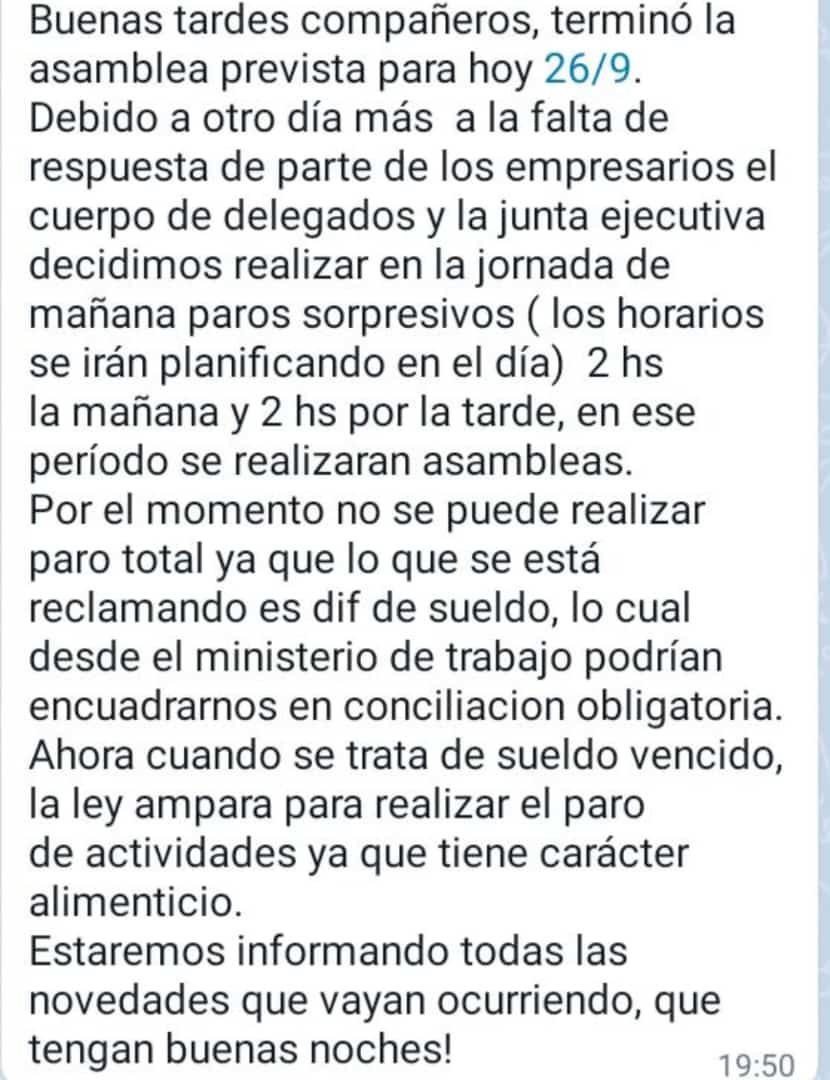 🚨Transporte público: mañana habrá nuevas medidas de fuerza. UTA precisó en un comunicado interno que será un paro "sorpresivo" con "horarios que se irán planificando en el día". Mañana a las 8.30 se reunirán los delegados y definirán cuándo dejarán de circular los colectivos.